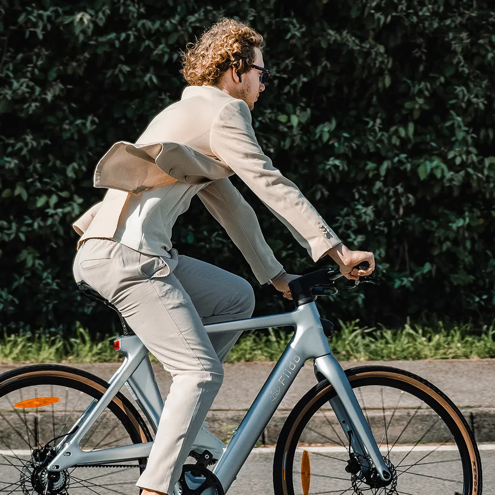 Fiido Air Ultra-Light Carbon Fiber E-Bike - Image 4